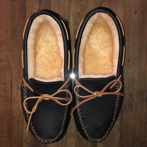 Mens Minnetonka size 9 .